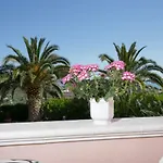 Hibiscus Apartment *