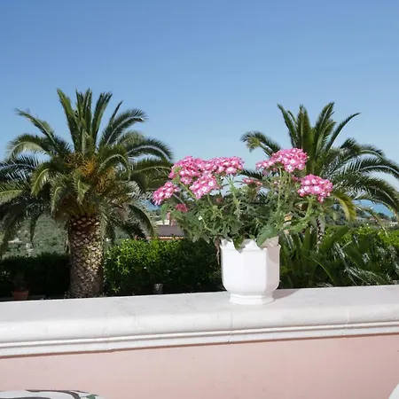 Hibiscus Apartment *