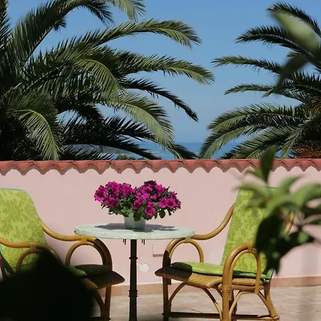 Hibiscus Apartment *